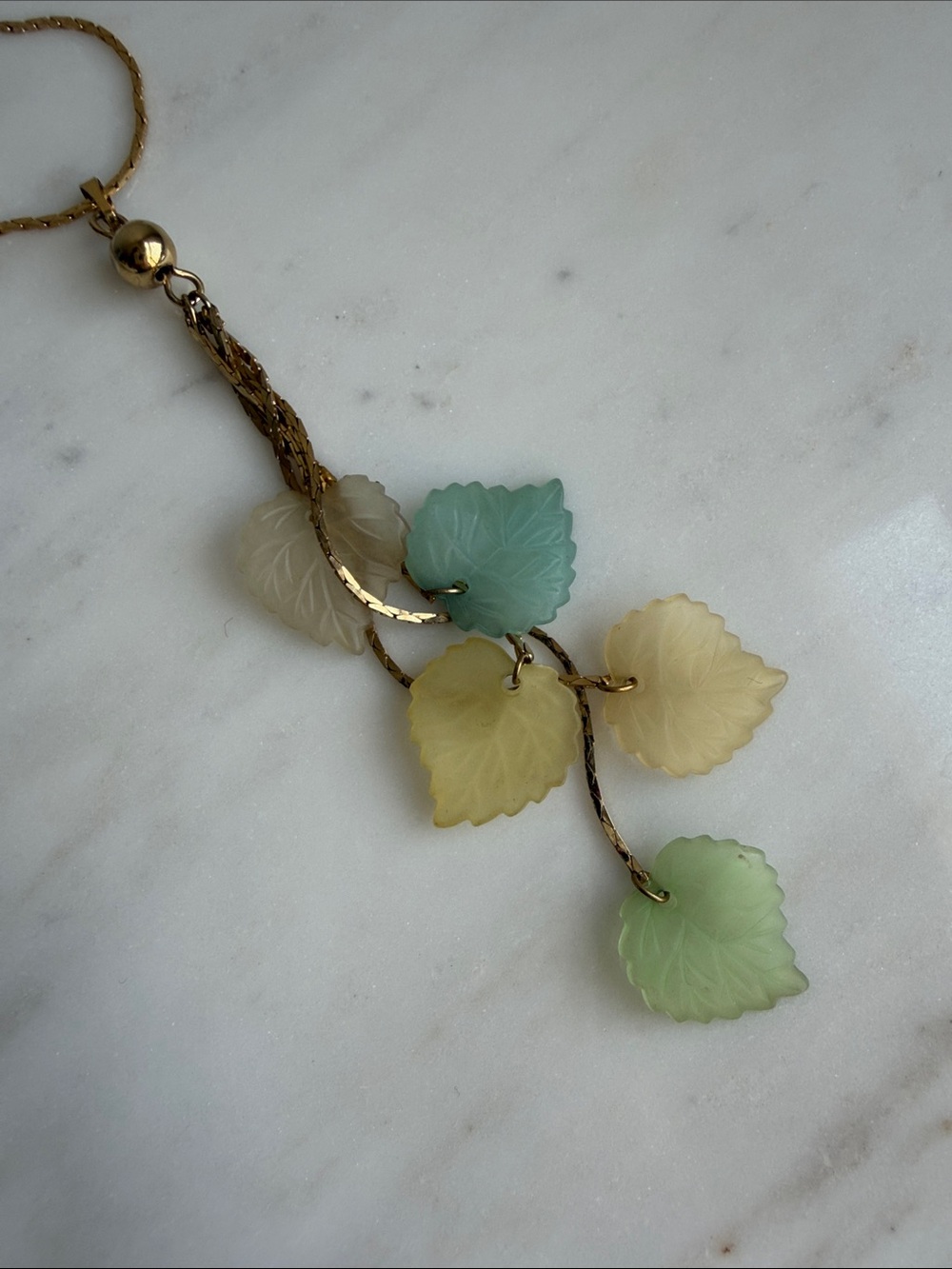 Vintage Avon Whimsical Drop Leaf Necklace with Gradient Leaves - Picture 4 of 4